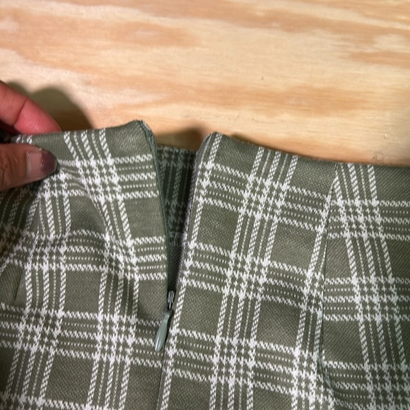 Full Tilt Plaid A-Line Skirt โ Green/White | Size XS - Picture 3 of 7